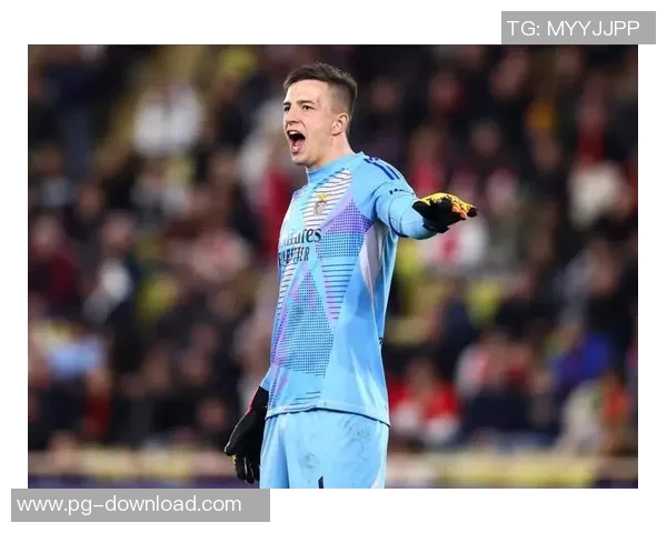 友谊赛曼联小胜本菲卡红牌事件引发全场热议与争议