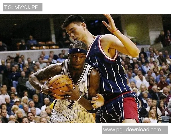 姚明与詹姆斯同框合影展现篮球巨星的友谊与荣耀瞬间