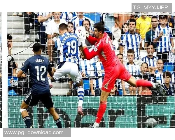 皇马逆袭里昂1-0胜利引发争议判罚全场沸腾瞬间回顾