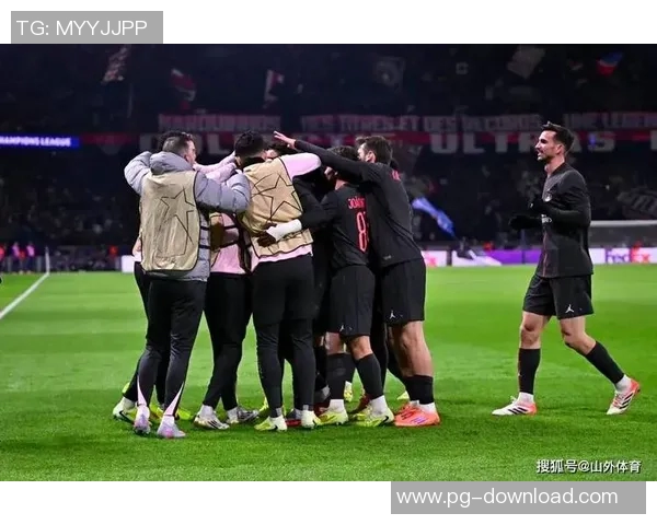 巴黎圣日耳曼大胜热刺6-2神扑瞬间成比赛焦点引发热议 巴黎圣日耳曼大胜热刺6-2神扑瞬间成比赛焦点引发热议